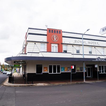 The Royal Hotel Армидейл Екстериор снимка